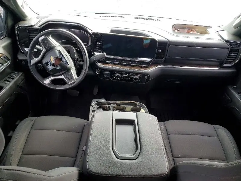 2024 CHEVROLET SILVERADO K1500 LT  