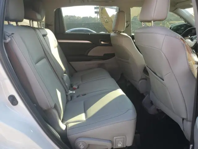 2019 TOYOTA HIGHLANDER SE  