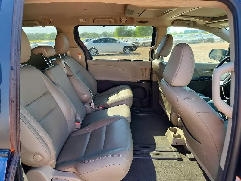 2020 TOYOTA SIENNA XLE PREMIUM 8-PASSENGER  