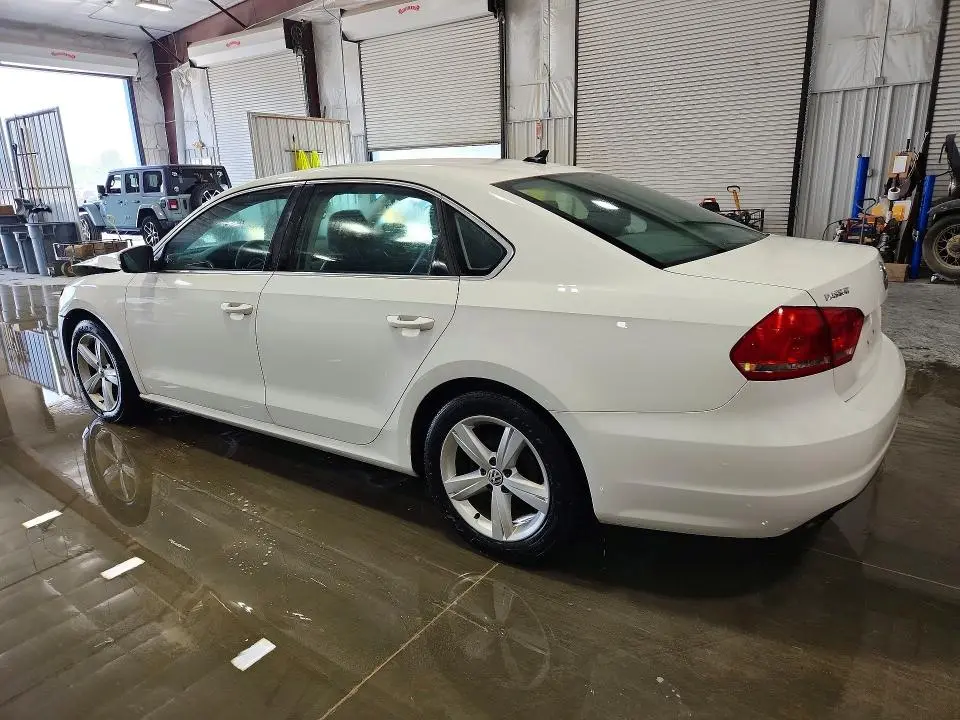 2014 VOLKSWAGEN PASSAT SE  
