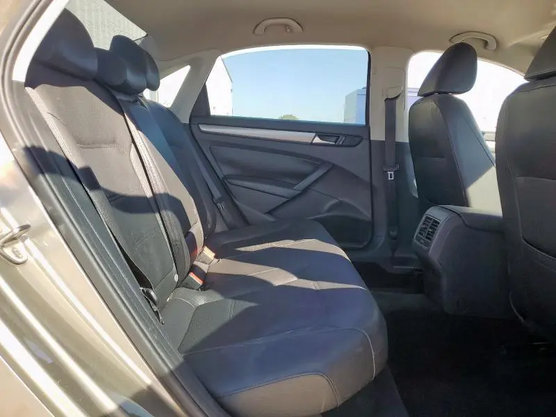 2015 VOLKSWAGEN PASSAT SE  