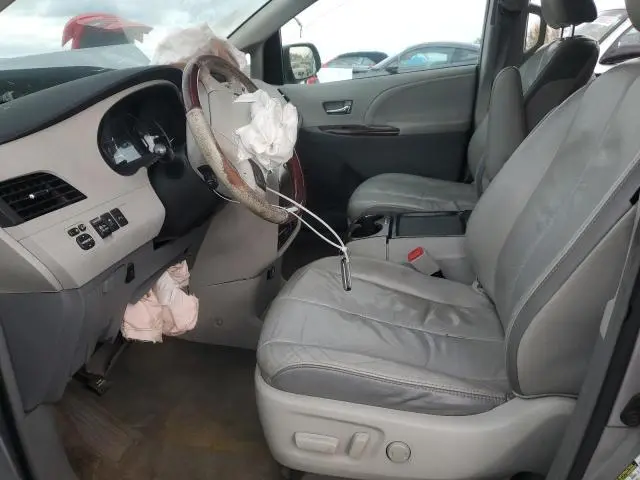 2011 TOYOTA SIENNA XLE  