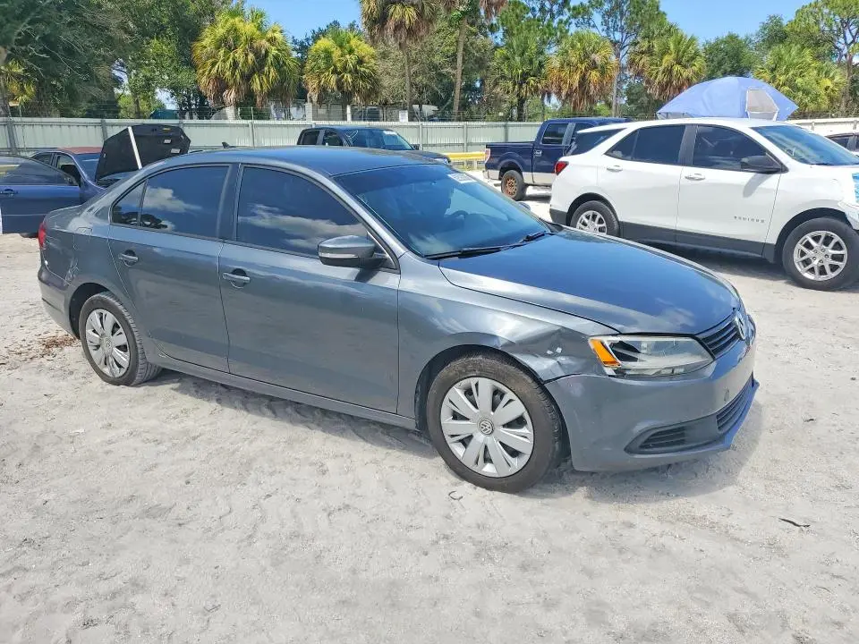 2014 VOLKSWAGEN JETTA SE  