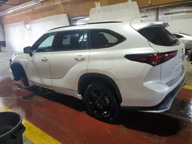 2024 TOYOTA HIGHLANDER LE