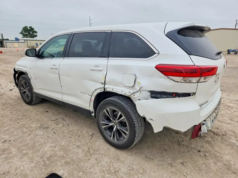 2019 TOYOTA HIGHLANDER LE  