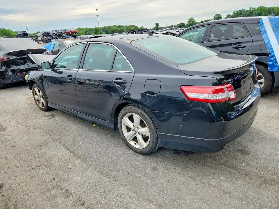 2011 TOYOTA CAMRY SE  