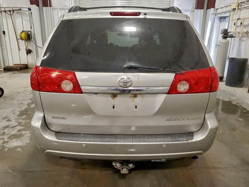 2010 TOYOTA SIENNA XLE  