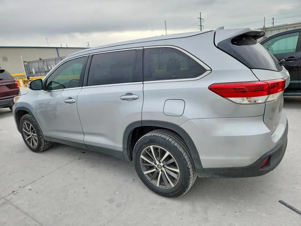 2019 TOYOTA HIGHLANDER XLE  