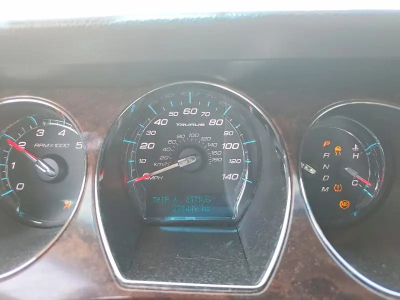 2011 FORD TAURUS LIMITED  