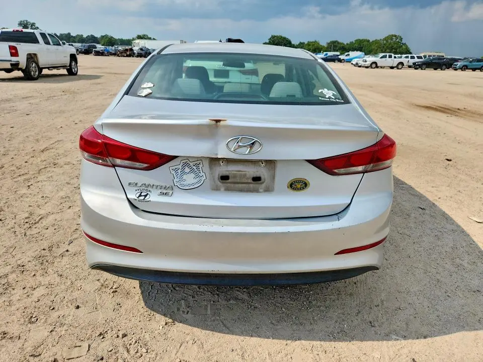 2018 HYUNDAI ELANTRA SE  
