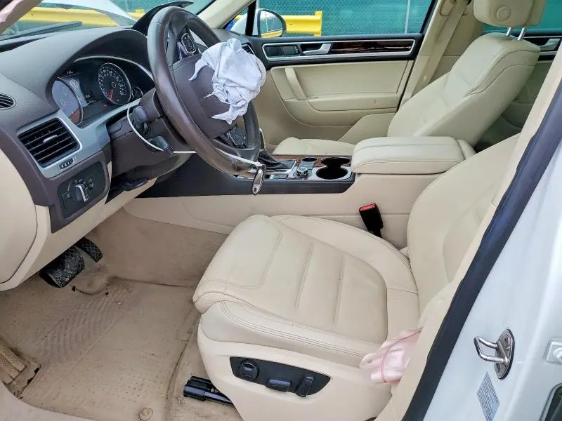 2013 VOLKSWAGEN TOUAREG V6  