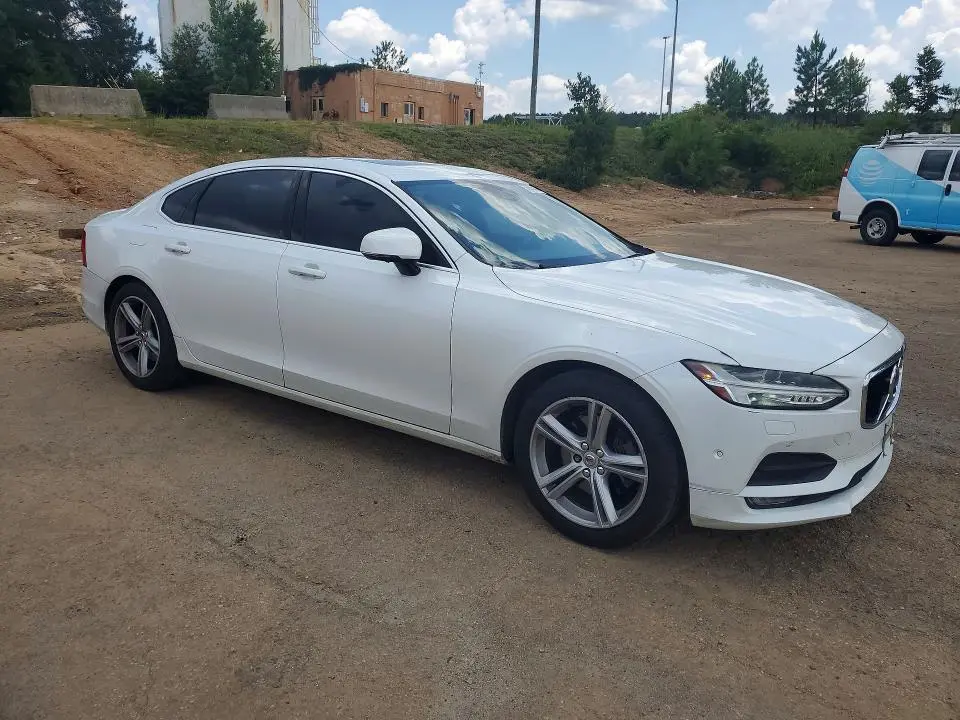 2018 VOLVO S90 T5 MOMENTUM  