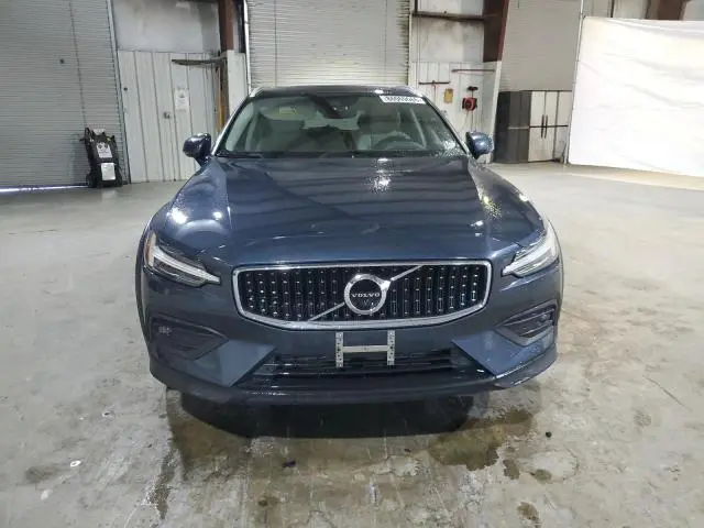 2020 VOLVO V60 CROSS COUNTRY T5 MOMENTUM  