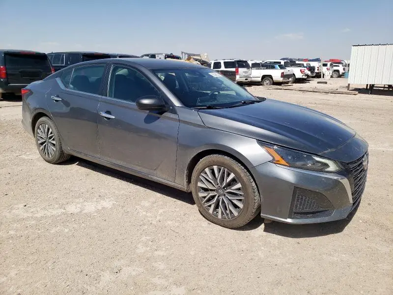 2024 NISSAN ALTIMA SV  