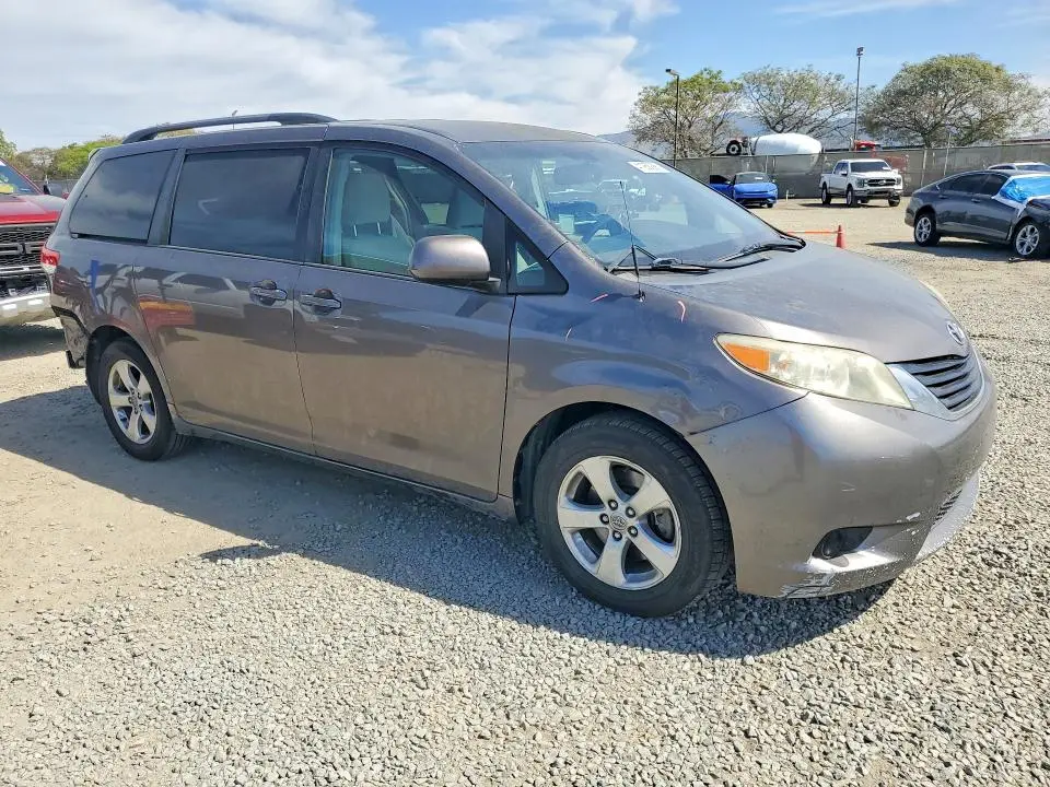2014 TOYOTA SIENNA LE 8-PASSENGER  