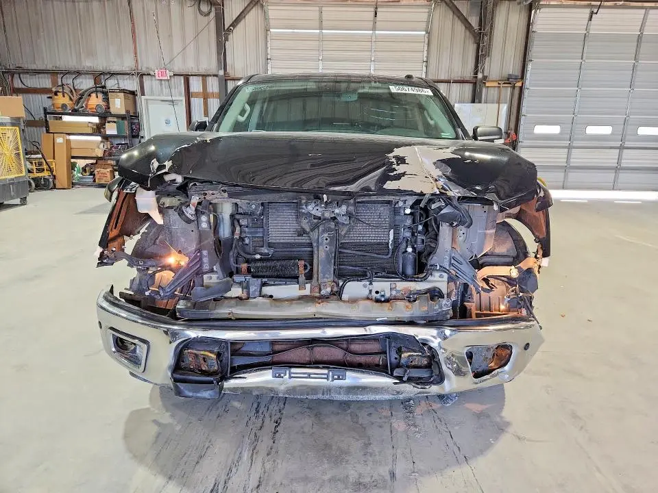 2017 NISSAN TITAN SV  