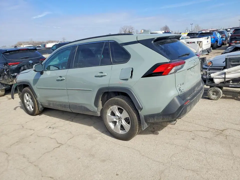 2021 TOYOTA RAV4 XLE  