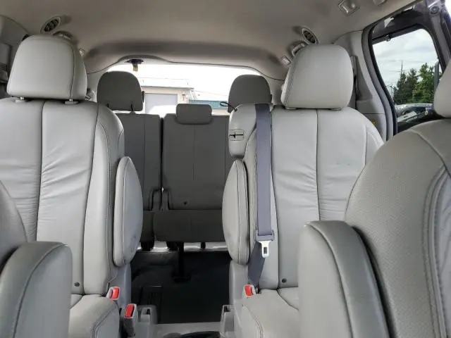 2011 TOYOTA SIENNA XLE  