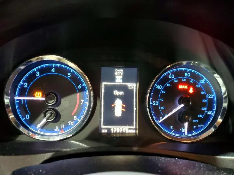 2017 TOYOTA COROLLA SE  