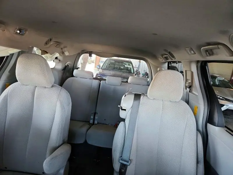 2014 TOYOTA SIENNA LE  