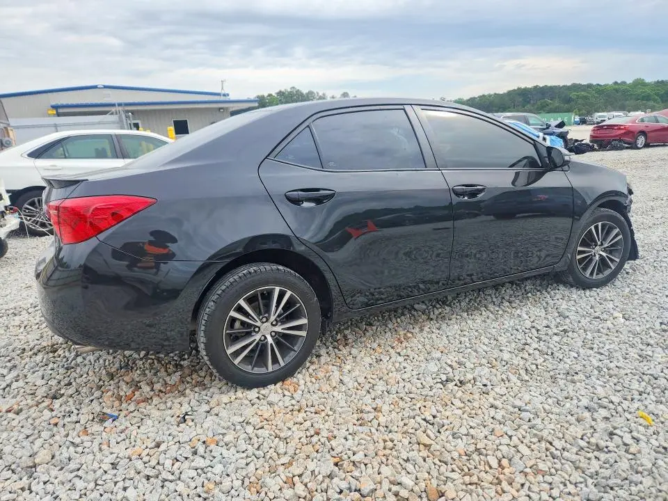 2019 TOYOTA COROLLA SE  
