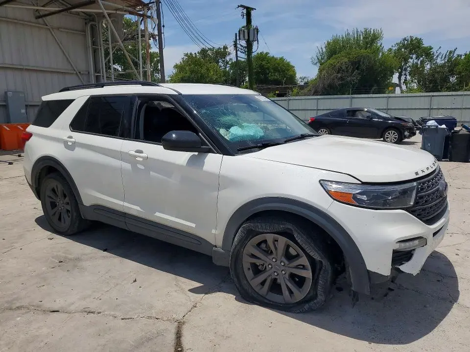 2022 FORD EXPLORER XLT  