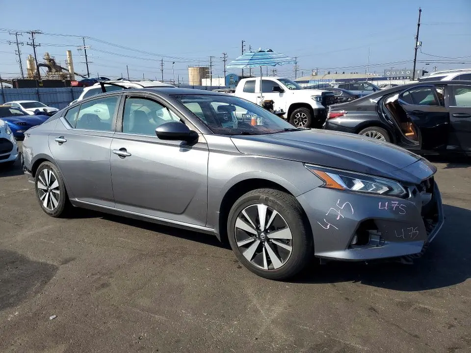 2021 NISSAN ALTIMA SV  