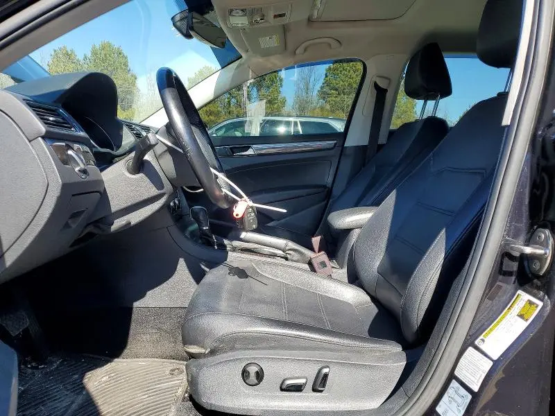 2018 VOLKSWAGEN PASSAT SE  