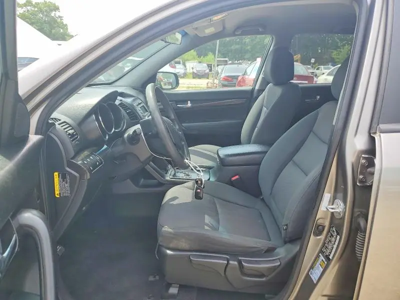 2013 KIA SORENTO LX  