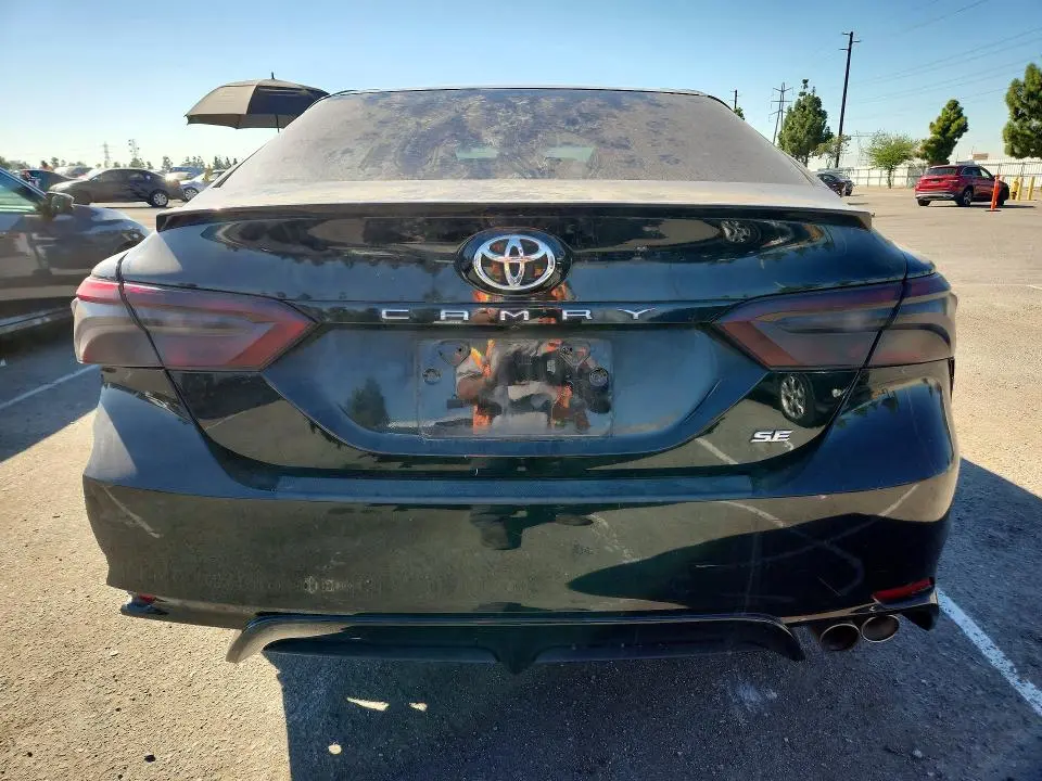 2018 TOYOTA CAMRY SE  
