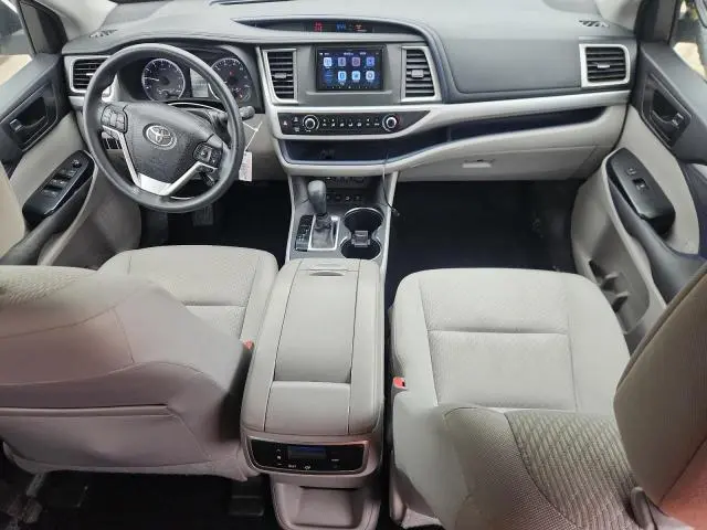 2017 TOYOTA HIGHLANDER LE  