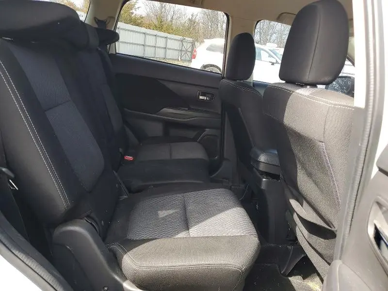 2016 MITSUBISHI OUTLANDER SE  