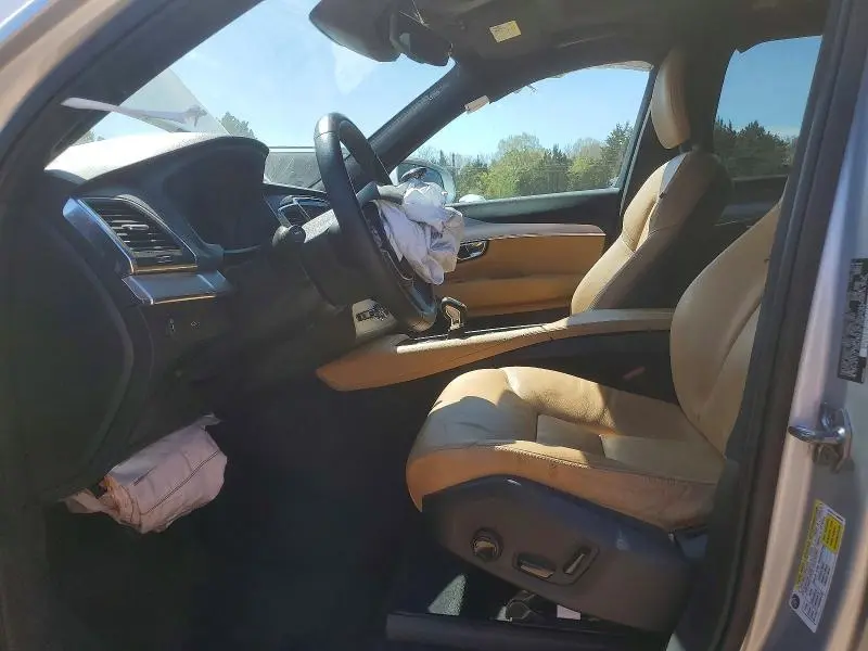 2017 VOLVO XC90 T6  