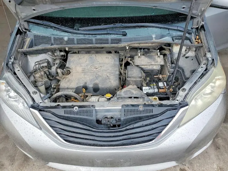 2014 TOYOTA SIENNA LE 8-PASSENGER  