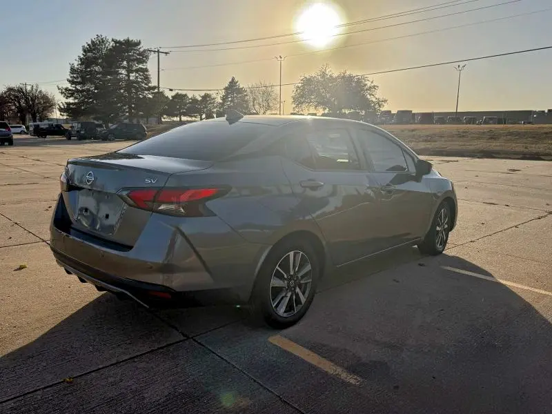 2021 NISSAN VERSA SV  
