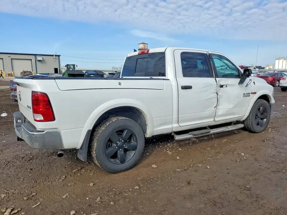 2016 RAM 1500 SLT  