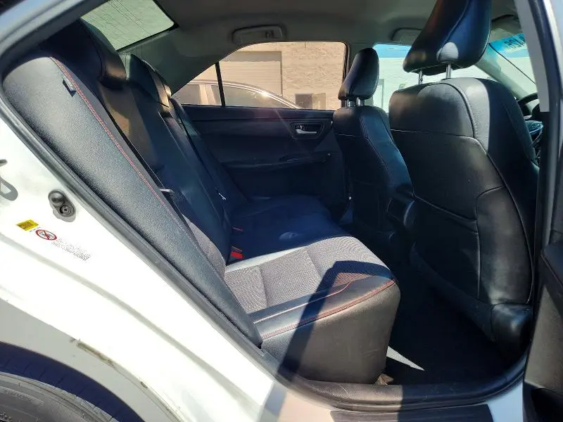2016 TOYOTA CAMRY SE  