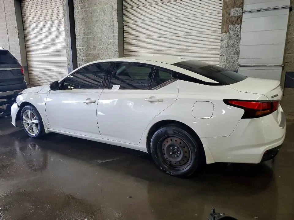 2023 NISSAN ALTIMA SR  