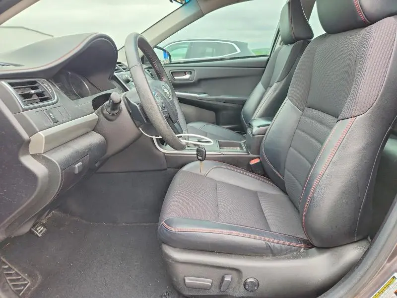 2017 TOYOTA CAMRY SE  