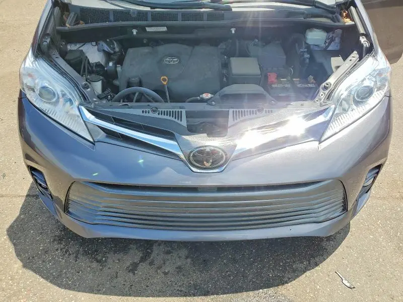 2020 TOYOTA SIENNA XLE 8-PASSENGER  