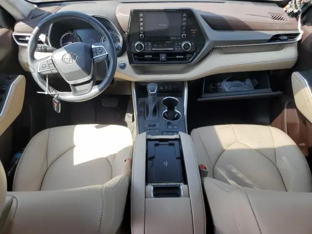 2022 TOYOTA HIGHLANDER XLE  