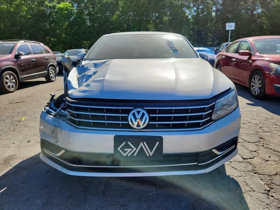 2018 VOLKSWAGEN PASSAT   
