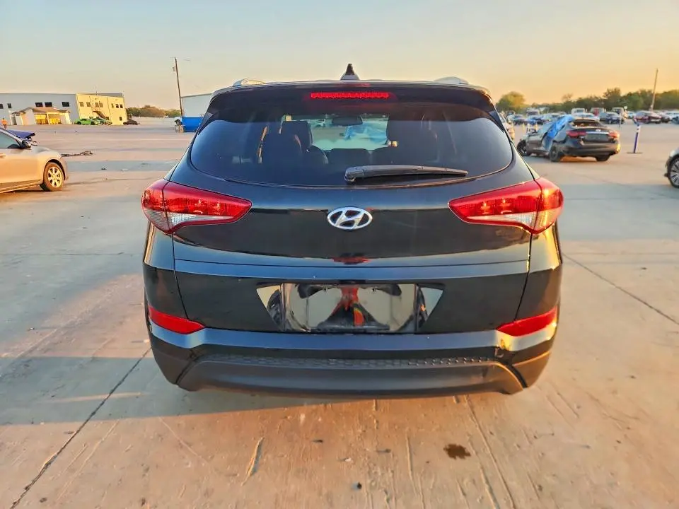 2017 HYUNDAI TUCSON SE PLUS  