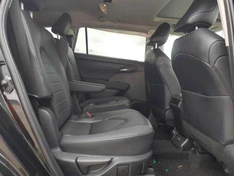 2025 TOYOTA HIGHLANDER XLE  