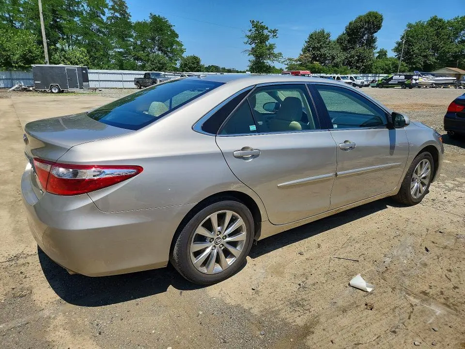 2017 TOYOTA CAMRY XLE  