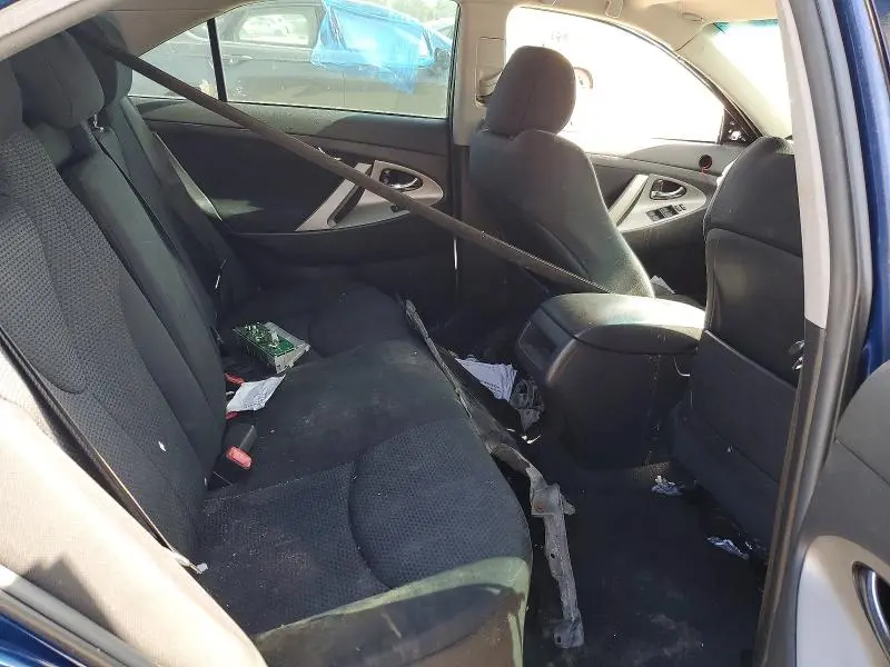 2011 TOYOTA CAMRY SE  