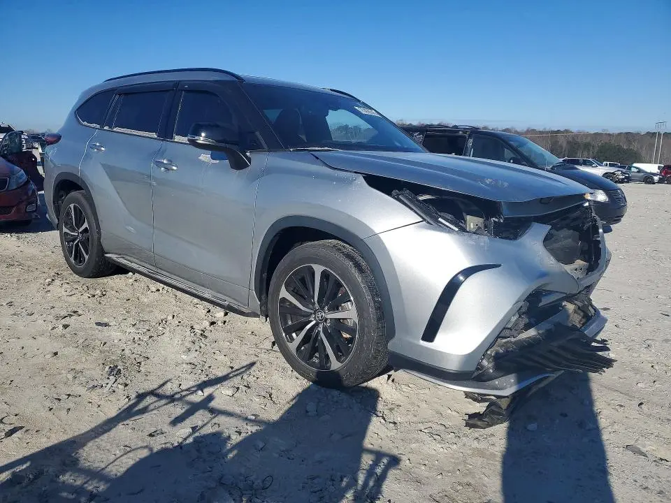 2021 TOYOTA HIGHLANDER XSE  