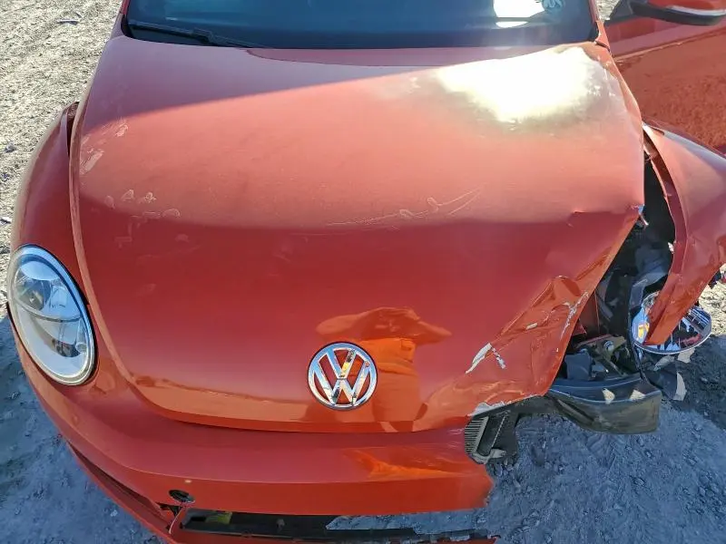 2016 VOLKSWAGEN BEETLE SE  