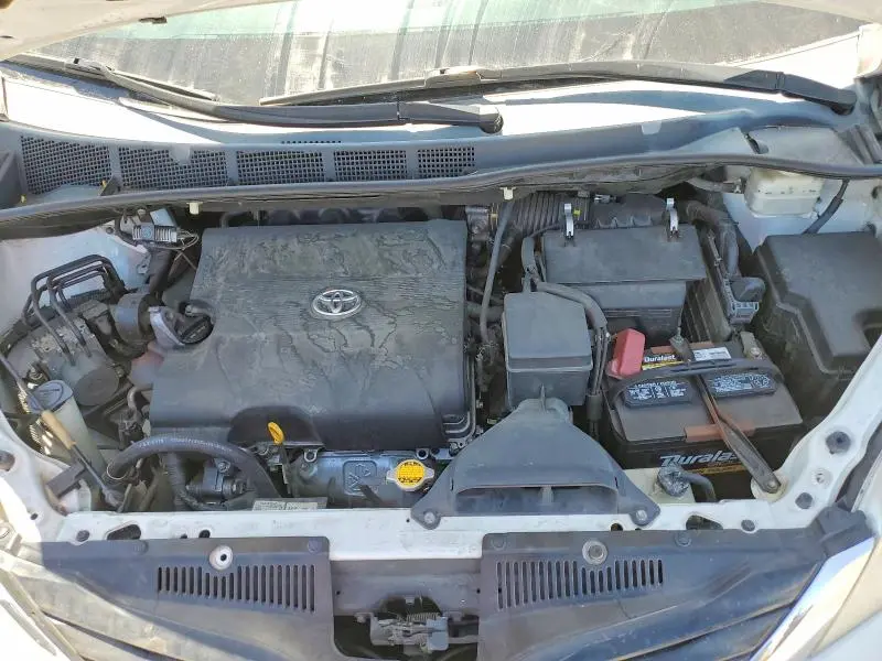 2011 TOYOTA SIENNA LE  