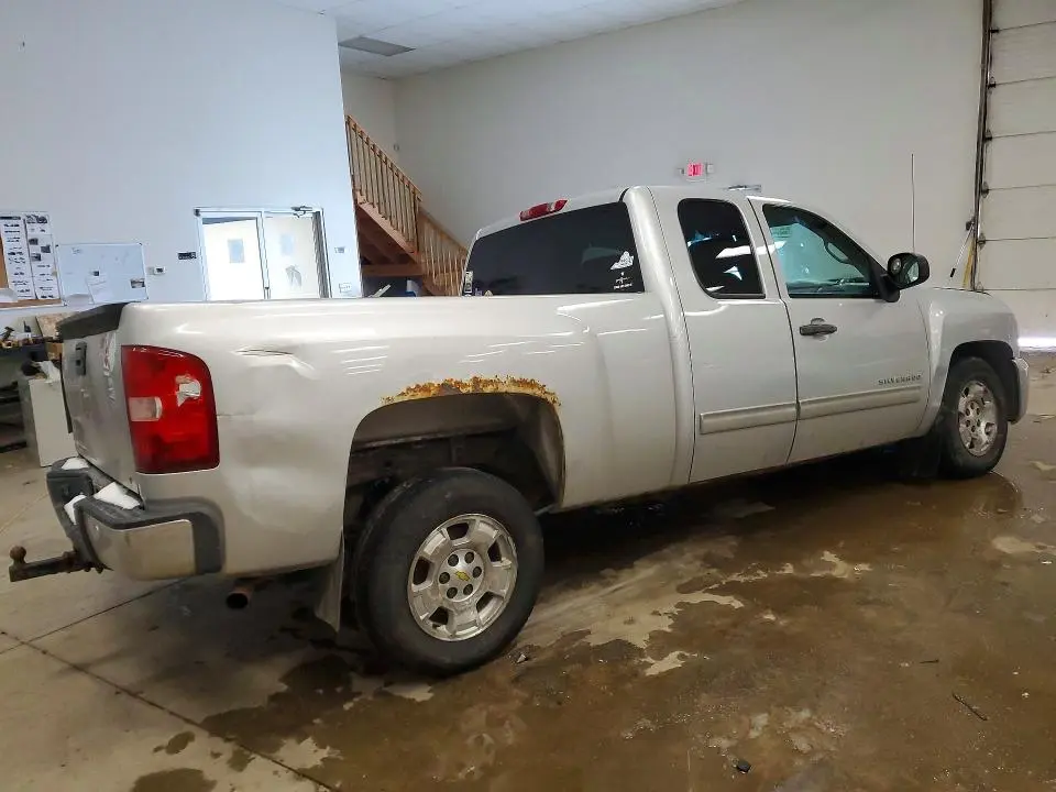 2011 CHEVROLET SILVERADO C1500 LT  